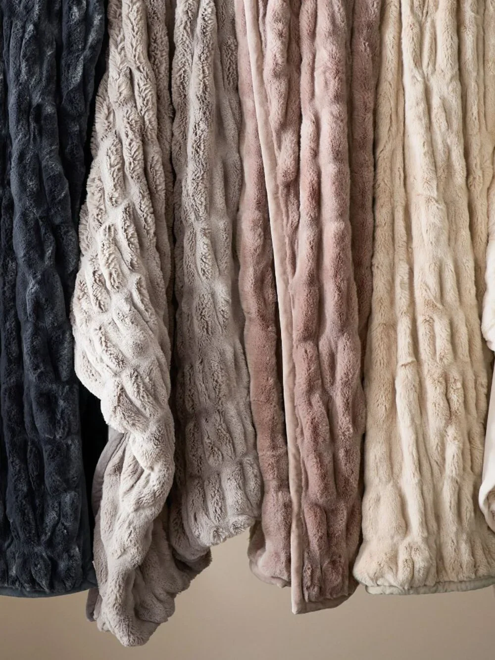 POTTERY BARN | Faux Fur Ruched Throw Blanket Ivory